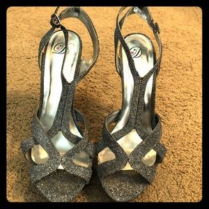 Women’s heels, size 10 M
